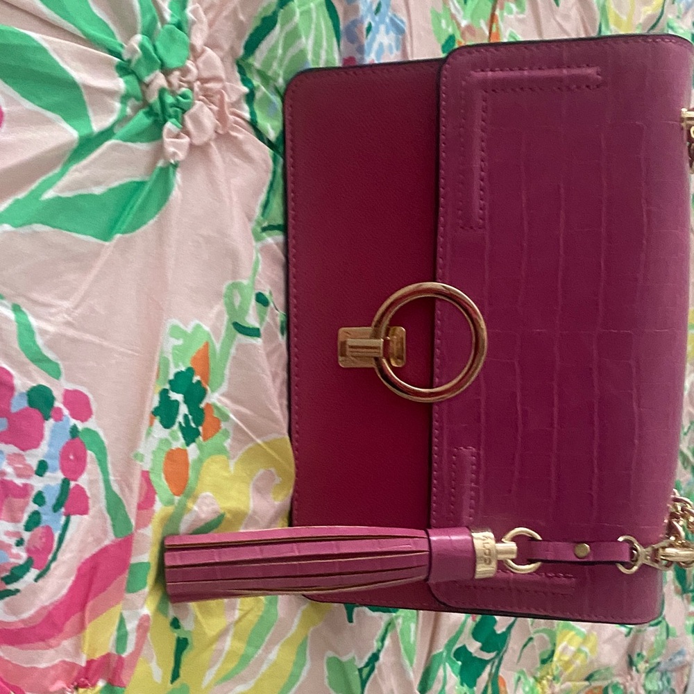 Elegant Pink Croc-Embossed Shoulder Bag